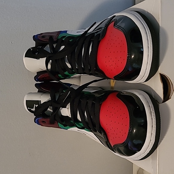 Air Jordan 1 Mid SE Wmns Size 11 Nike Athletic Basketball Sneakers Shoes - Picture 7 of 14